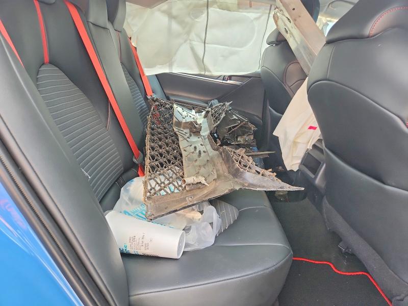 64251096 :رقم المزاد ، 4T1KZ1AK6NU060414 vin ، 2022 Toyota Camry مزاد بيع