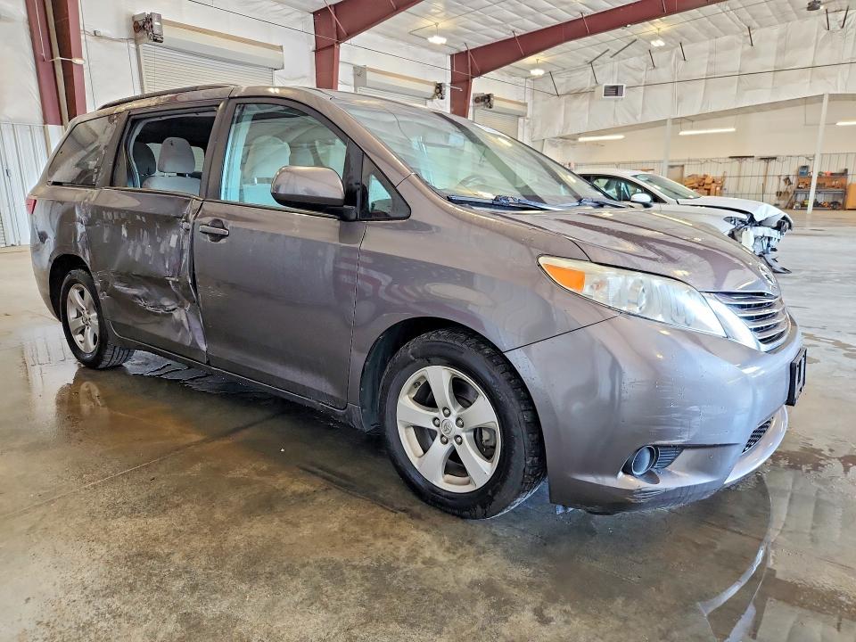 Продажа на аукционе авто 2017 Toyota Sienna, vin: 5TDKZ3DC5HS815193, номер лота: 65523016