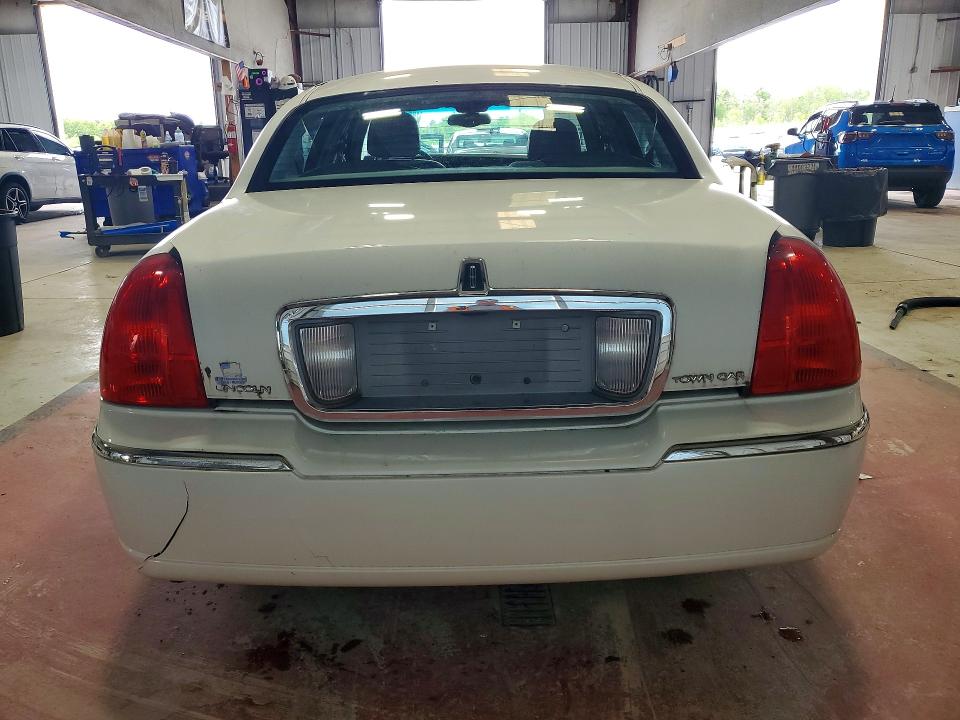 Продажа на аукционе авто 2003 Lincoln Town Car, vin: 1LNHM81W23Y670143, номер лота: 65745076