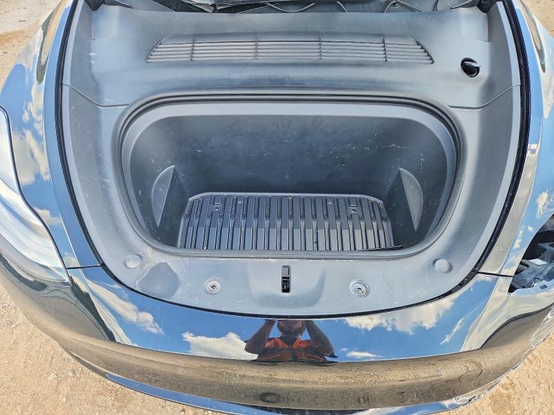 63114586 :رقم المزاد ، 7SAYGDEE2NF427749 vin ، 2022 Tesla Model  Y مزاد بيع