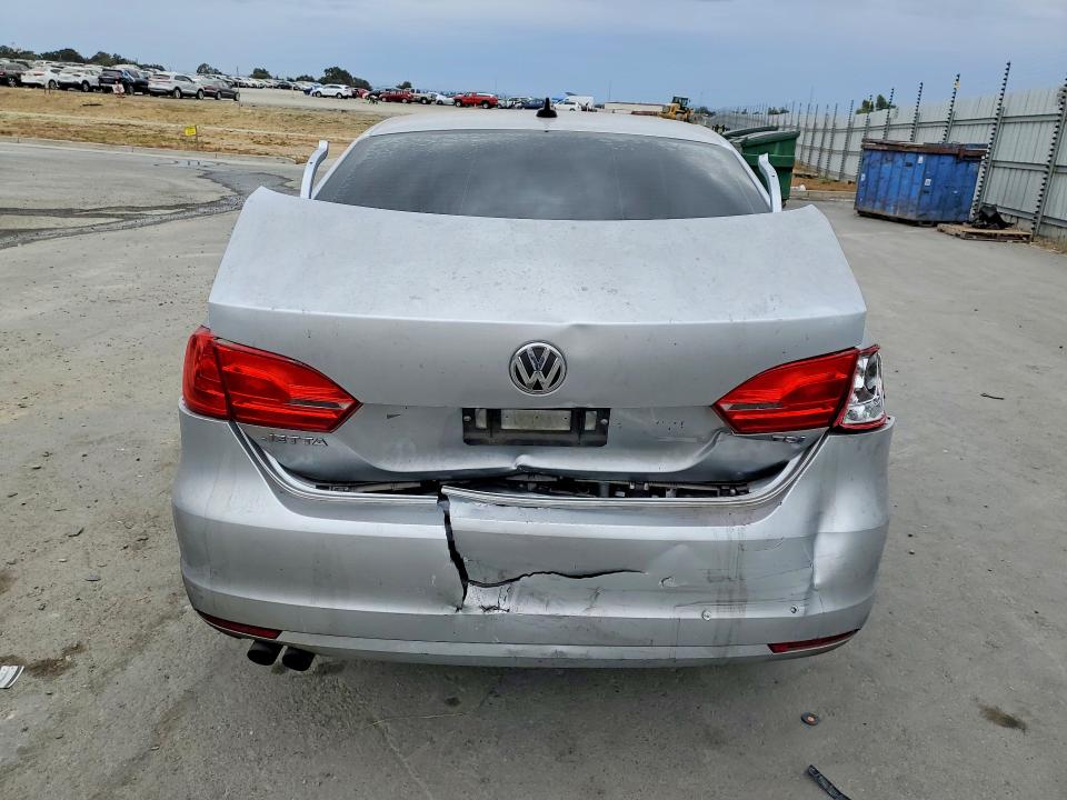66114236 :رقم المزاد ، 3VWLL7AJ4EM294301 vin ، 2014 Volkswagen Jetta مزاد بيع