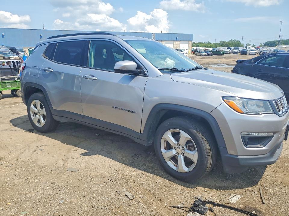 2018 Jeep Compass მანქანა იყიდება აუქციონზე, vin: 3C4NJDBB5JT483708, აუქციონის ნომერი: 64015716
