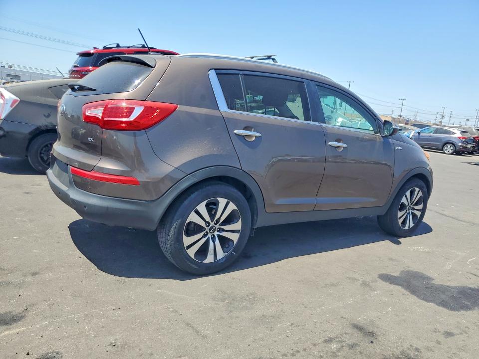 2013 Kia Sportage მანქანა იყიდება აუქციონზე, vin: KNDPCCA20D7372703, აუქციონის ნომერი: 63810206