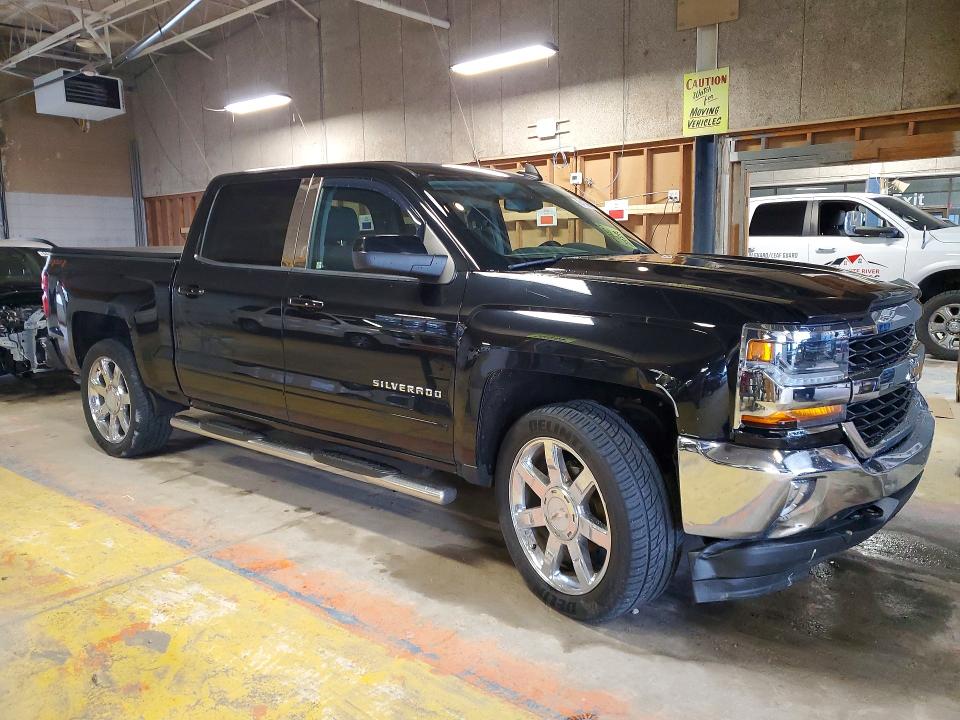 Продаж на аукціоні авто 2018 Chevrolet Silverado, vin: 3GCUKREC5JG373213, номер лоту: 64236636
