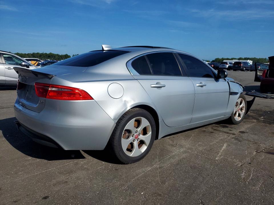 63423496 :رقم المزاد ، SAJAS4BN5HA976426 vin ، 2017 Jaguar Xe مزاد بيع