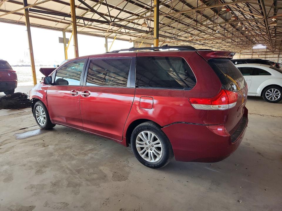63913386 :رقم المزاد ، 5TDYK3DC8DS393672 vin ، 2013 Toyota Sienna مزاد بيع