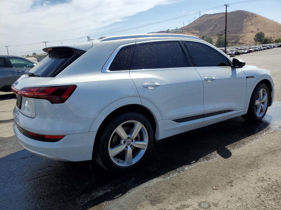 Продаж на аукціоні авто 2019 Audi E-tron, vin: WA1VABGE5KB014672, номер лоту: 65372436