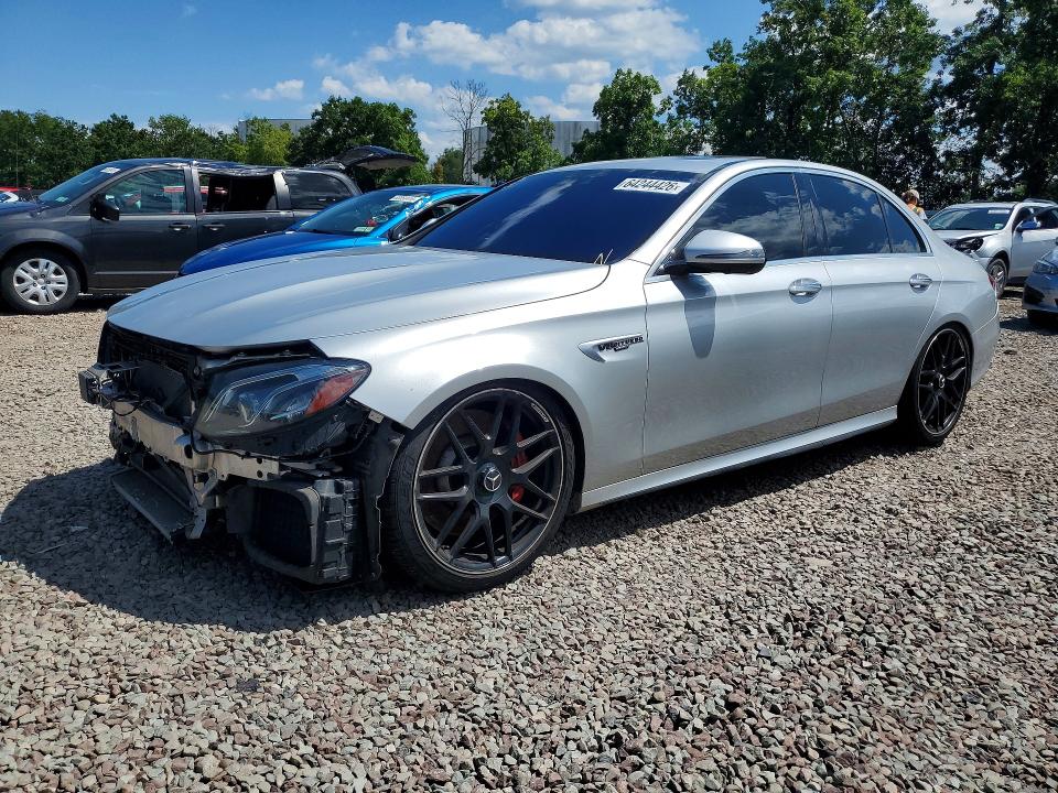 64244426 :رقم المزاد ، WDDZF8KB2JA431086 vin ، 2018 Mercedes-benz E مزاد بيع