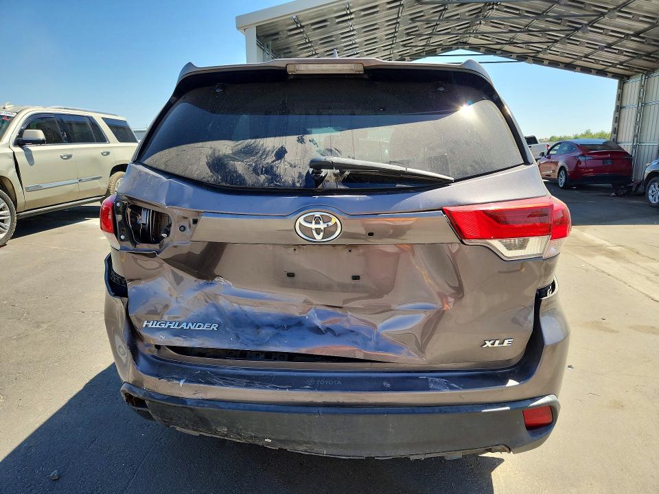 Продажа на аукционе авто 2019 Toyota Highlander, vin: 5TDKZRFH8KS315323, номер лота: 63935156