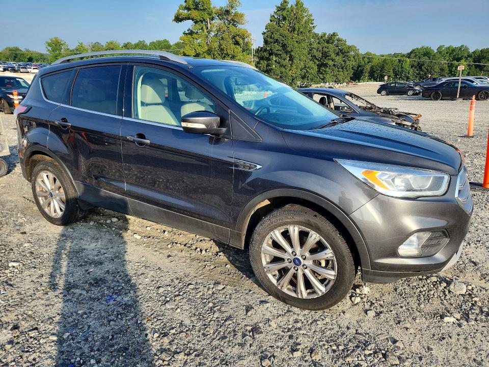 Продажа на аукционе авто 2017 Ford Escape, vin: 1FMCU0JD0HUE01003, номер лота: 65743966