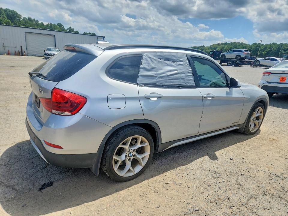 2013 Bmw X1 მანქანა იყიდება აუქციონზე, vin: WBAVM5C54DVL63681, აუქციონის ნომერი: 64949936