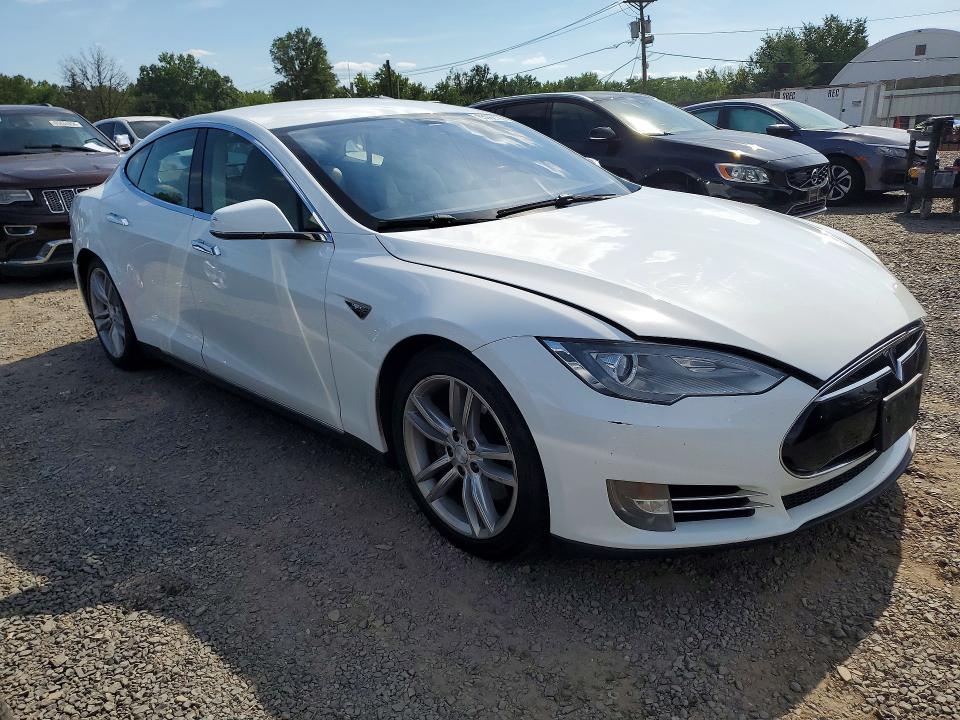 2013 Tesla Model S მანქანა იყიდება აუქციონზე, vin: 5YJSA1CN8DFP03405, აუქციონის ნომერი: 65992726