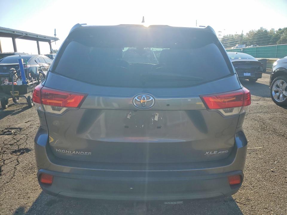 2019 Toyota Highlander მანქანა იყიდება აუქციონზე, vin: 5TDJZRFH9KS989718, აუქციონის ნომერი: 66146706