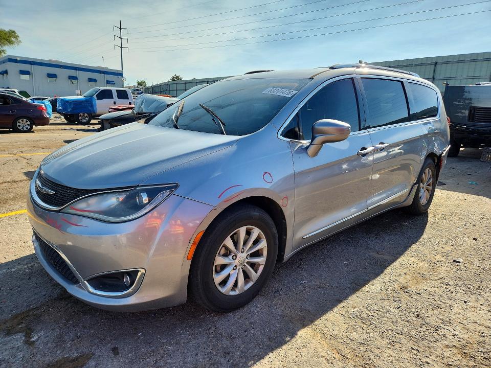 63241476 :رقم المزاد ، 2C4RC1BG4JR120681 vin ، 2018 Chrysler Pacifica مزاد بيع