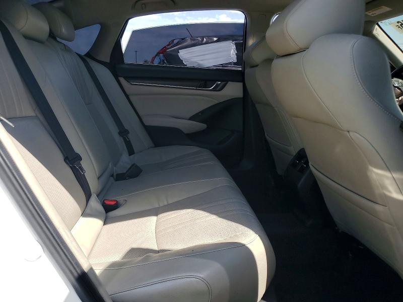 Продажа на аукционе авто 2018 Honda Accord, vin: 1HGCV2F56JA013619, номер лота: 64240216