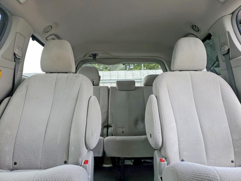 64646736 :رقم المزاد ، 5TDJK3DC6DS053518 vin ، 2013 Toyota Sienna مزاد بيع