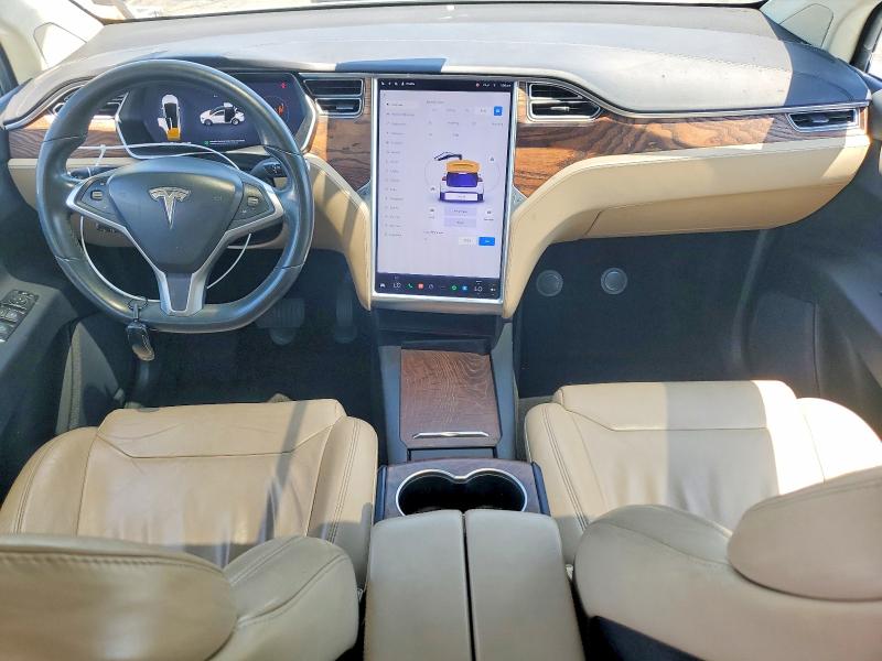 63718296 :رقم المزاد ، 5YJXCBE20HF059588 vin ، 2017 Tesla Model X مزاد بيع