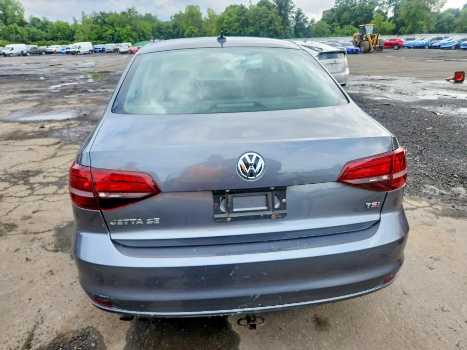 63056966 :رقم المزاد ، 3VWB67AJ6JM226787 vin ، 2018 Volkswagen Jetta مزاد بيع
