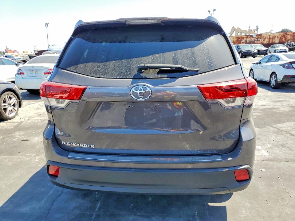 66143416 :رقم المزاد ، 5TDZARFHXJS039859 vin ، 2018 Toyota Highlander مزاد بيع