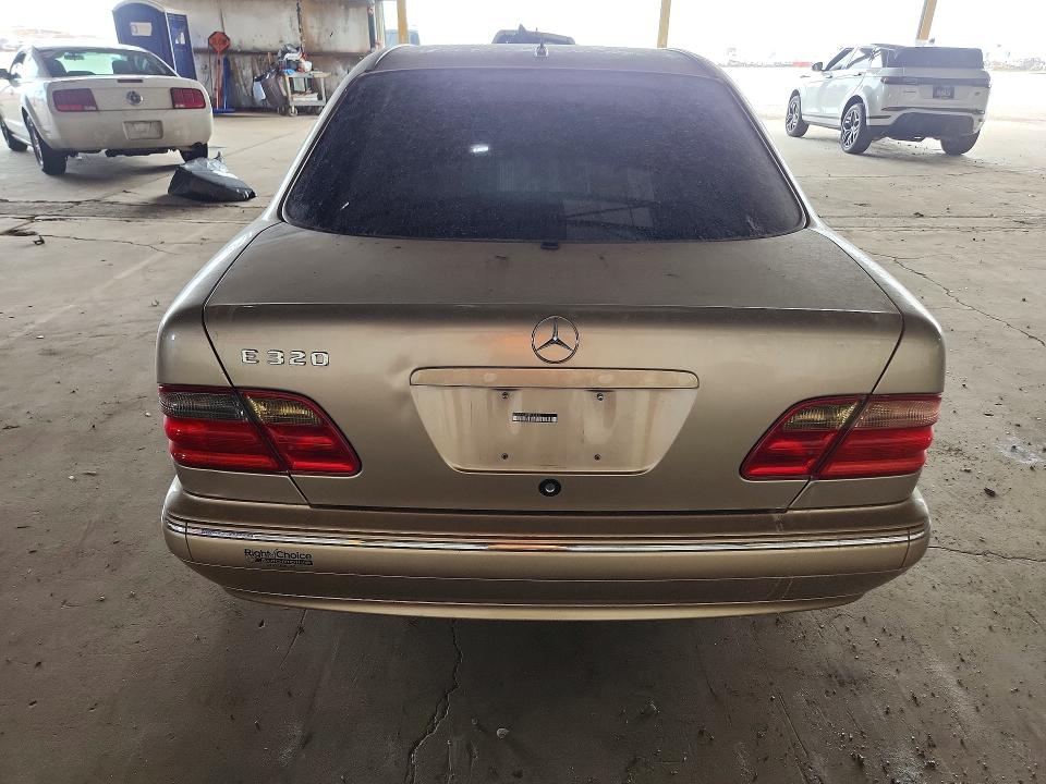63598356 :رقم المزاد ، WDBJF65J6YB126837 vin ، 2000 Mercedes-benz E مزاد بيع
