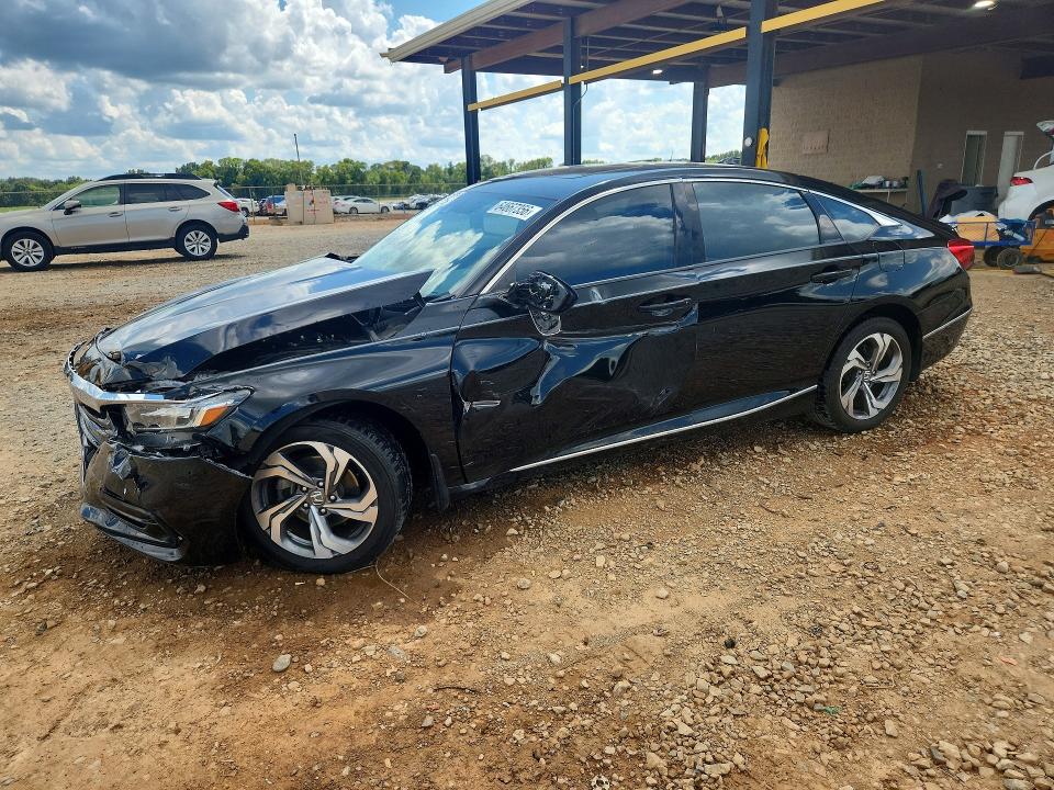Продажа на аукционе авто 2018 Honda Accord, vin: 1HGCV1F45JA011443, номер лота: 64667356