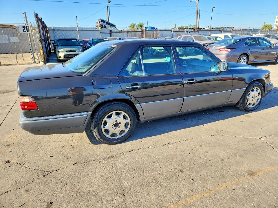 1995 Mercedes-benz E მანქანა იყიდება აუქციონზე, vin: WDBEA32E5SC159125, აუქციონის ნომერი: 65314436