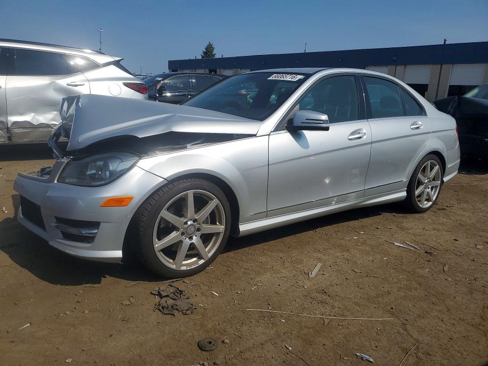 2014 Mercedes-benz C მანქანა იყიდება აუქციონზე, vin: WDDGF8AB7EA924292, აუქციონის ნომერი: 66065716