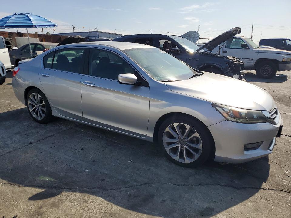 63533396 :رقم المزاد ، 1HGCR2F55FA000078 vin ، 2015 Honda Accord مزاد بيع