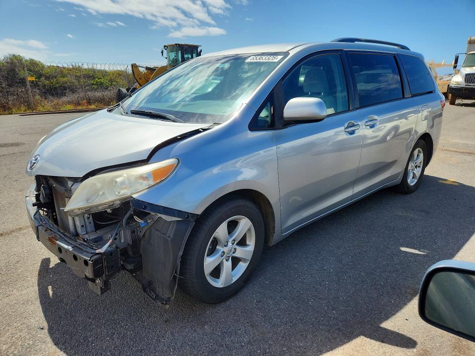 65363326 :رقم المزاد ، 5TDKK3DC2FS532140 vin ، 2015 Toyota Sienna مزاد بيع