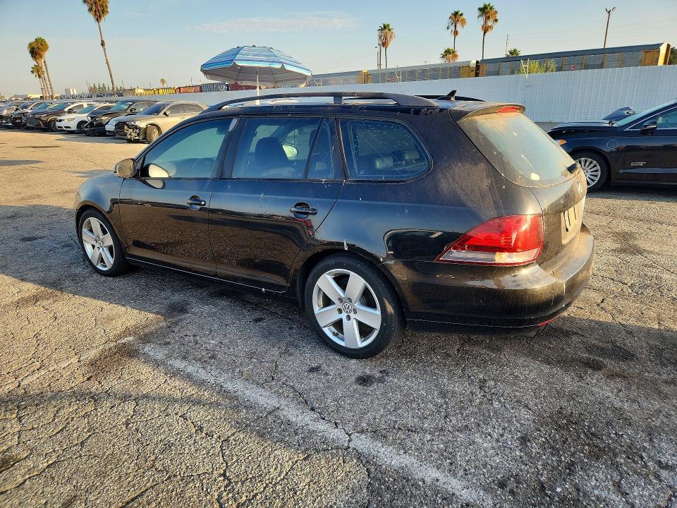 62306186 :رقم المزاد ، 3VWPZ7AJ4AM652832 vin ، 2010 Volkswagen Jetta مزاد بيع