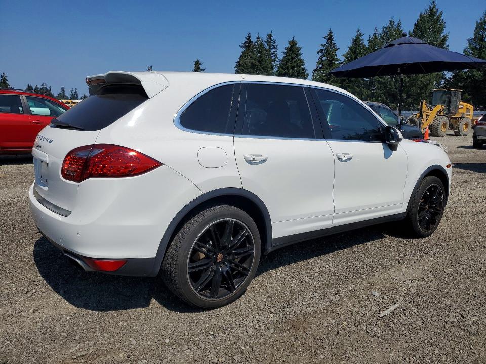 65038556 :رقم المزاد ، WP1AA2A21ELA04110 vin ، 2014 Porsche Cayenne مزاد بيع