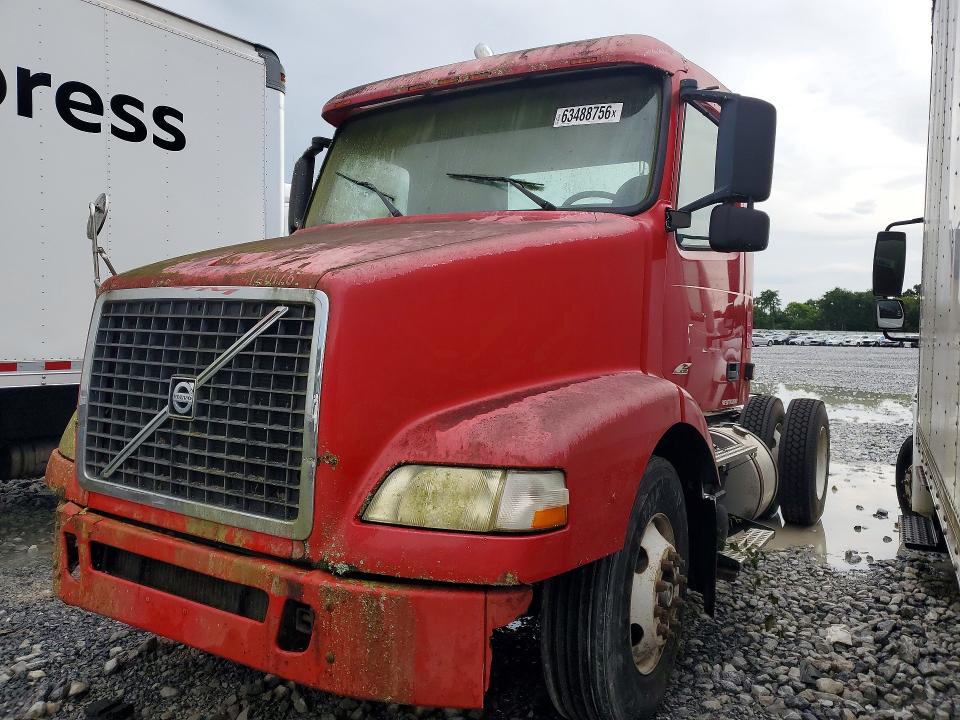 63488756 :رقم المزاد ، 4V4M19GF75N372897 vin ، 2005 Volvo Vn مزاد بيع