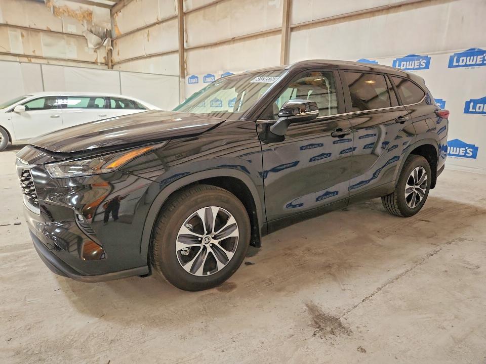 2026 Toyota Highlander მანქანა იყიდება აუქციონზე, vin: 5TDKDRBH1TS611158, აუქციონის ნომერი: 64129536
