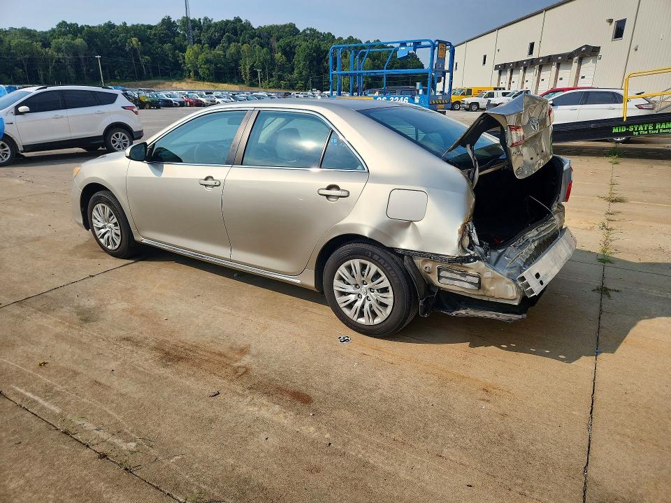 62823896 :رقم المزاد ، 4T1BF1FK6EU364456 vin ، 2014 Toyota Camry مزاد بيع