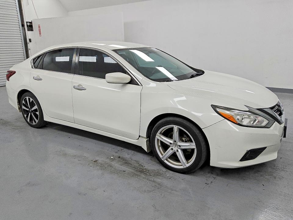 59090156 :رقم المزاد ، 1N4AL3AP0JC138538 vin ، 2018 Nissan Altima مزاد بيع