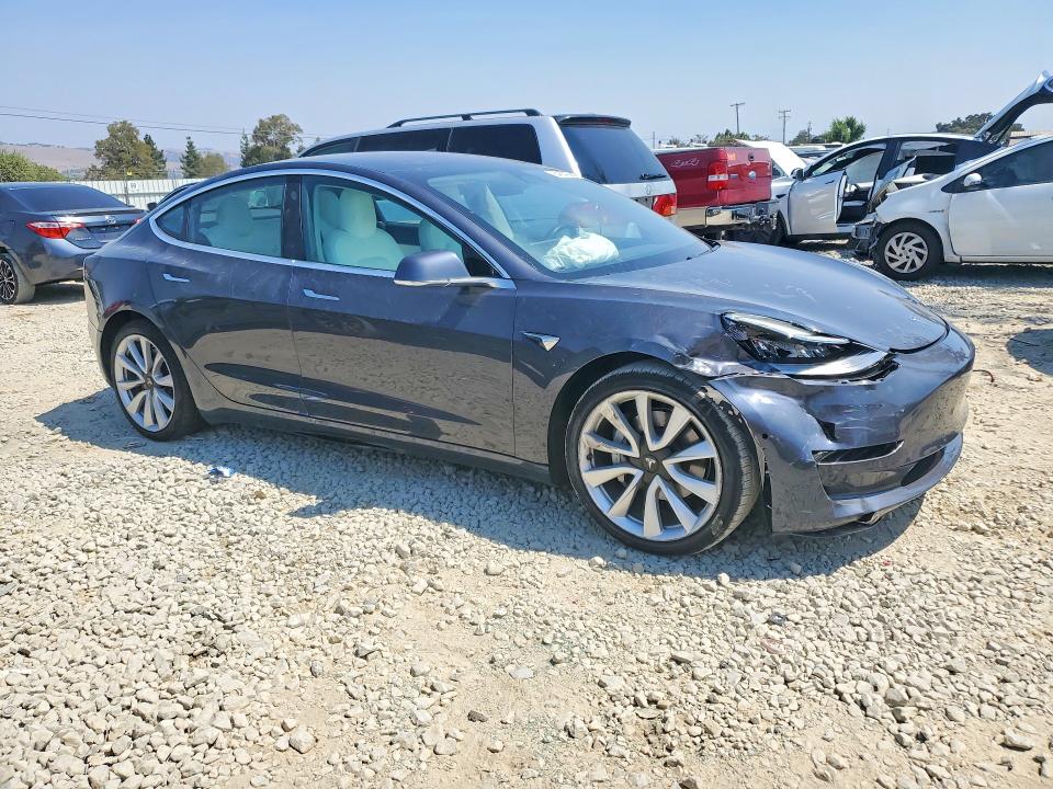 Продаж на аукціоні авто 2018 Tesla Model 3, vin: 5YJ3E1EB8JF111848, номер лоту: 64804306