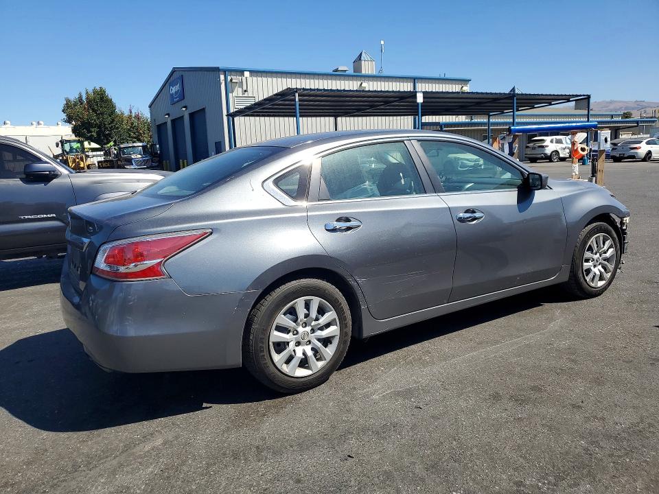 2015 Nissan Altima მანქანა იყიდება აუქციონზე, vin: 1N4AL3AP8FN301903, აუქციონის ნომერი: 63679696