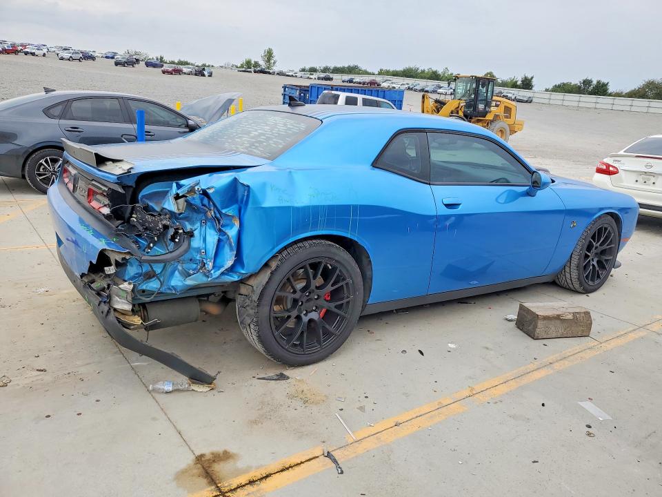 66701016 :رقم المزاد ، 2C3CDZFJ2JH327880 vin ، 2018 Dodge Challenger مزاد بيع