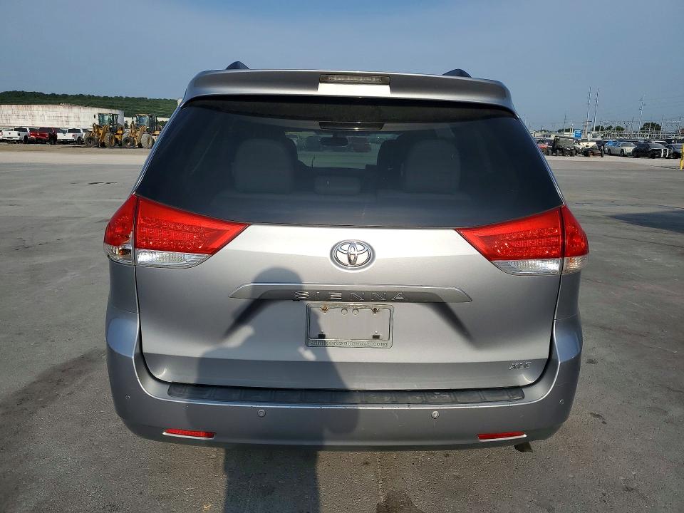 2012 Toyota Sienna მანქანა იყიდება აუქციონზე, vin: 5TDYK3DC2CS267757, აუქციონის ნომერი: 63910706