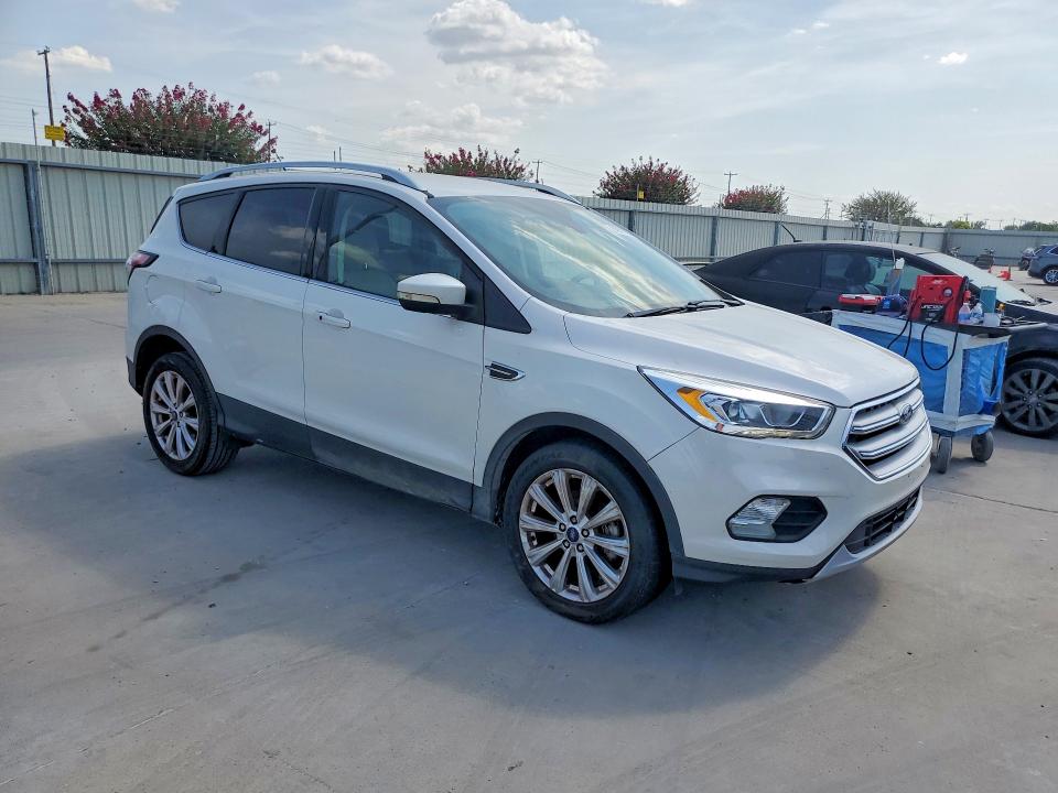 63890136 :رقم المزاد ، 1FMCU0JD1HUD27879 vin ، 2017 Ford Escape مزاد بيع