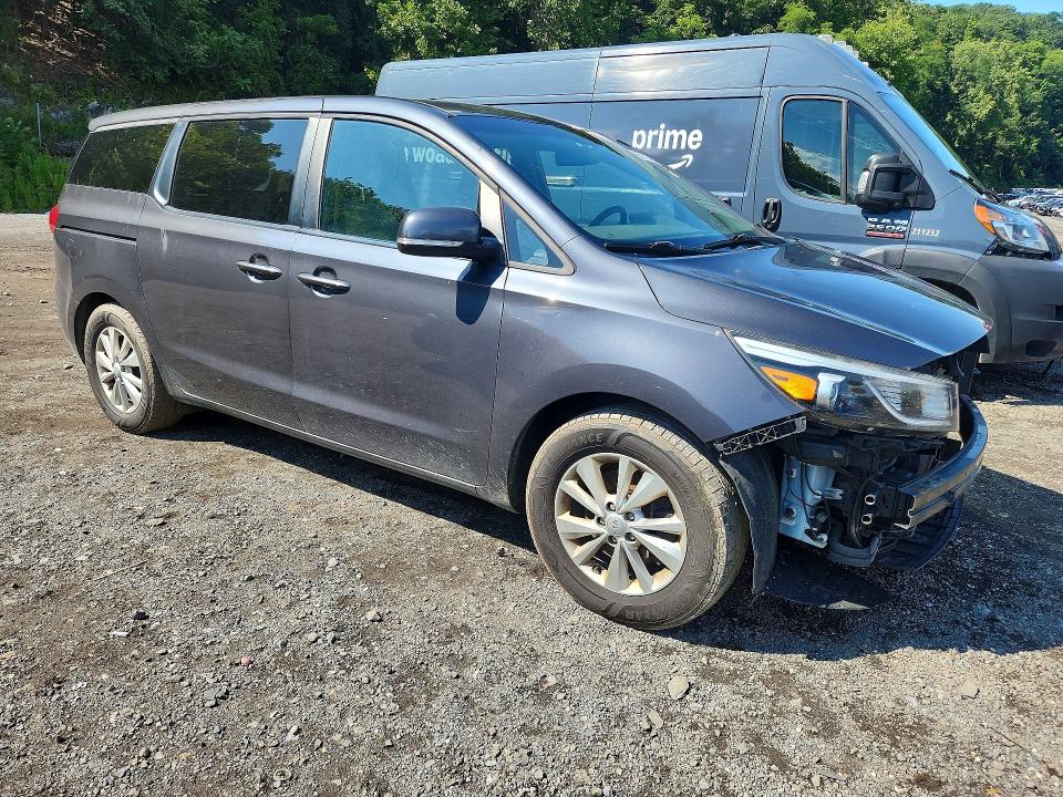 65019226 :رقم المزاد ، KNDMB5C17H6300883 vin ، 2017 Kia Sedona مزاد بيع