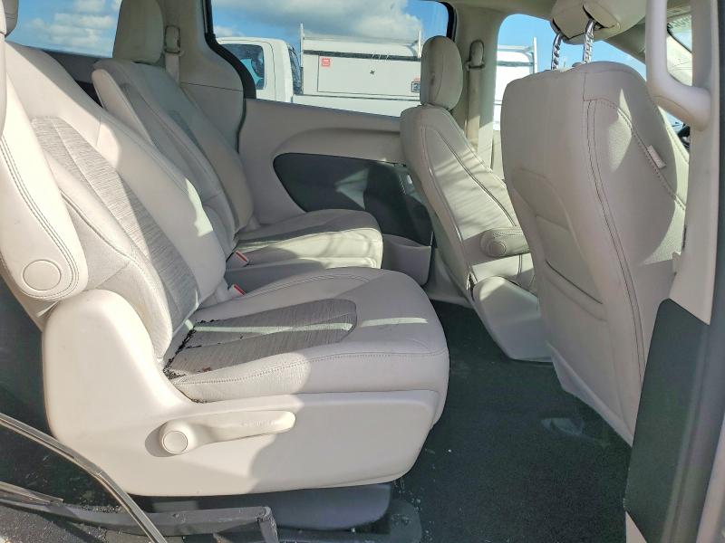 Продажа на аукционе авто 2018 Chrysler Pacifica, vin: 2C4RC1H79JR332967, номер лота: 64634526