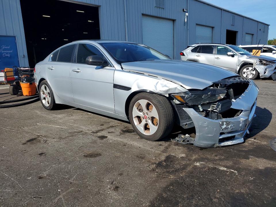 63423496 :رقم المزاد ، SAJAS4BN5HA976426 vin ، 2017 Jaguar Xe مزاد بيع