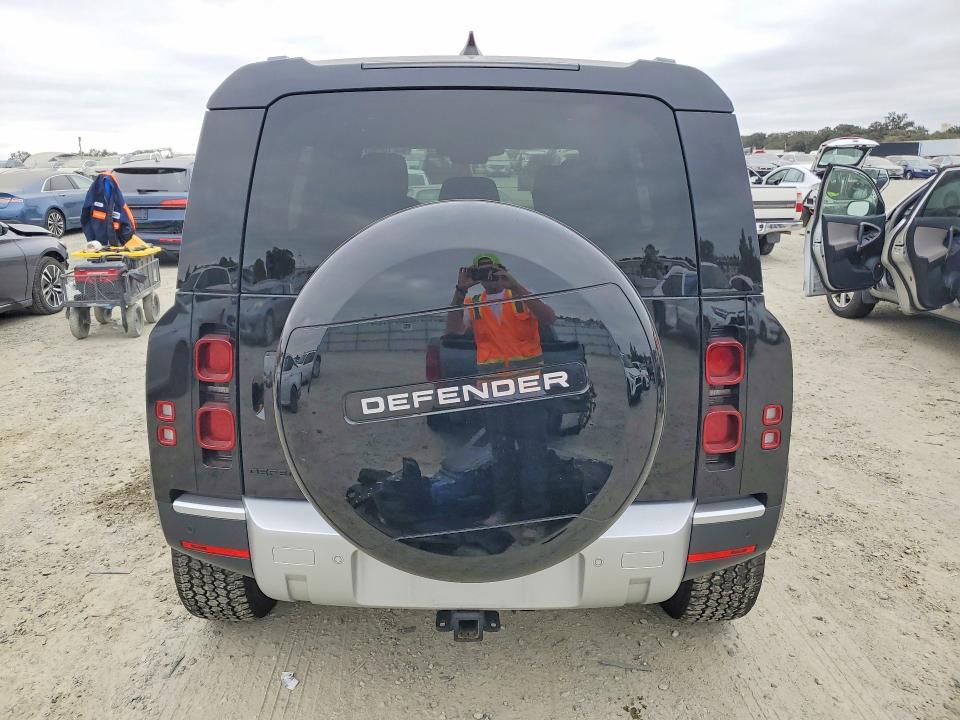 Продаж на аукціоні авто 2025 Land Rover Defender, vin: SALEJ7EX8S2361185, номер лоту: 65216696