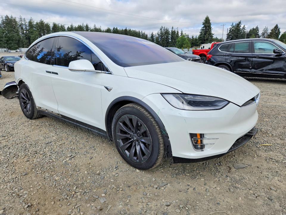 63329846 :رقم المزاد ، 5YJXCAE23KF157631 vin ، 2019 Tesla Model X مزاد بيع