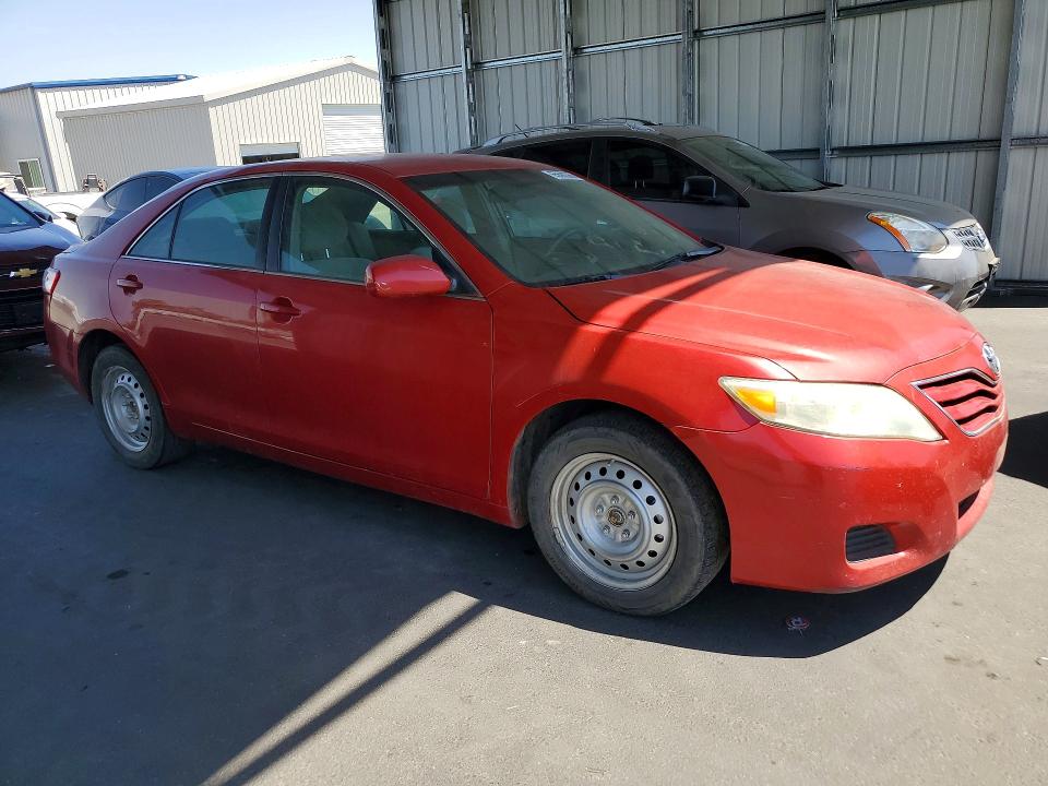 65690366 :رقم المزاد ، 4T1BF3EKXBU744313 vin ، 2011 Toyota Camry مزاد بيع