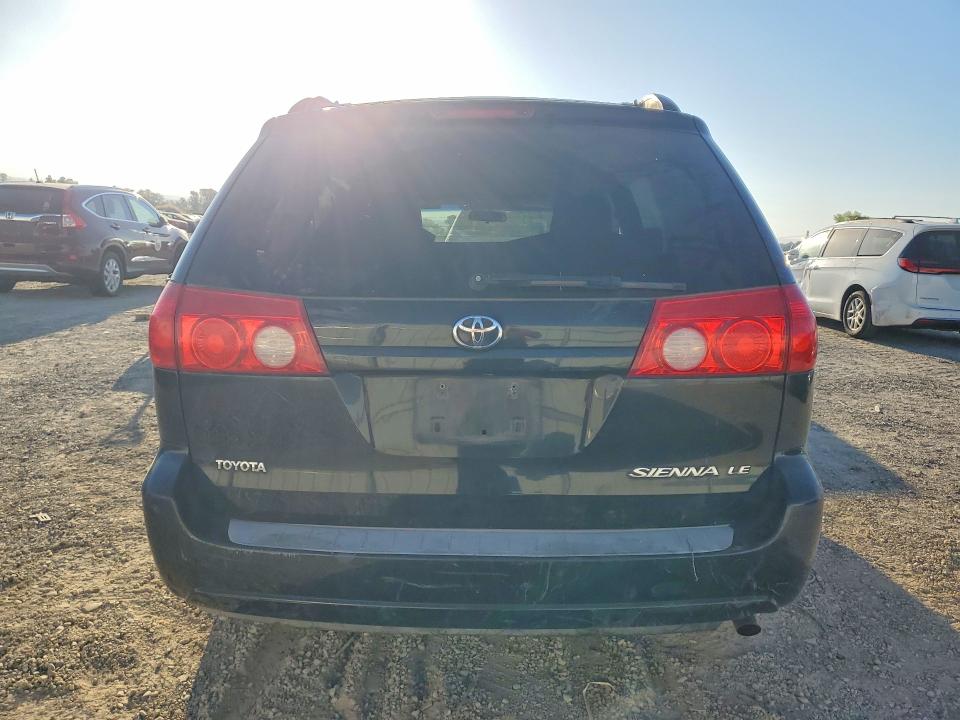 63771486 :رقم المزاد ، 5TDKK4CC8AS289725 vin ، 2010 Toyota Sienna مزاد بيع