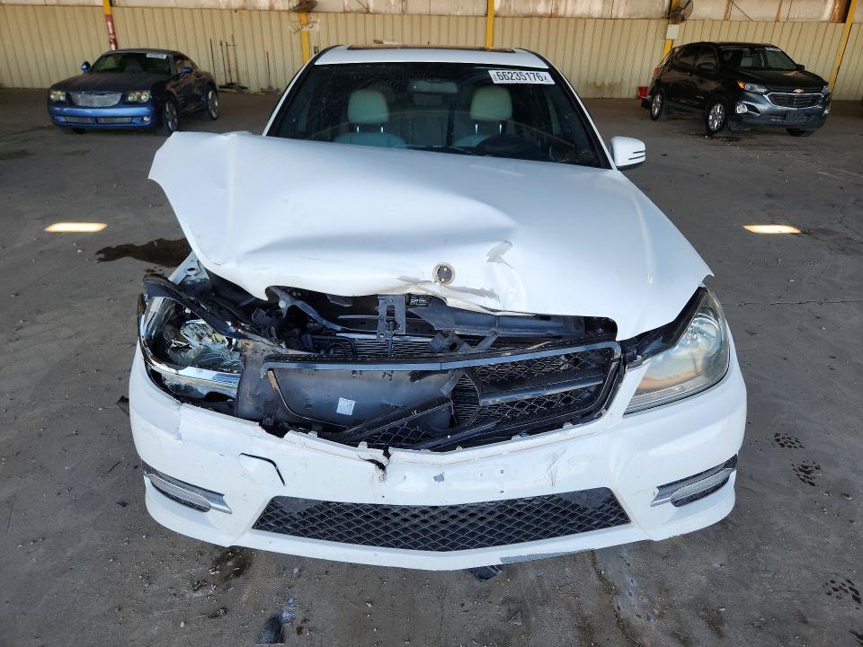 2013 Mercedes-benz C მანქანა იყიდება აუქციონზე, vin: WDDGF4HB5DA784580, აუქციონის ნომერი: 66235176