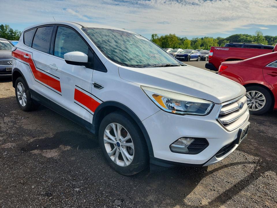 65842526 :رقم المزاد ، 1FMCU9GD5HUB72040 vin ، 2017 Ford Escape مزاد بيع