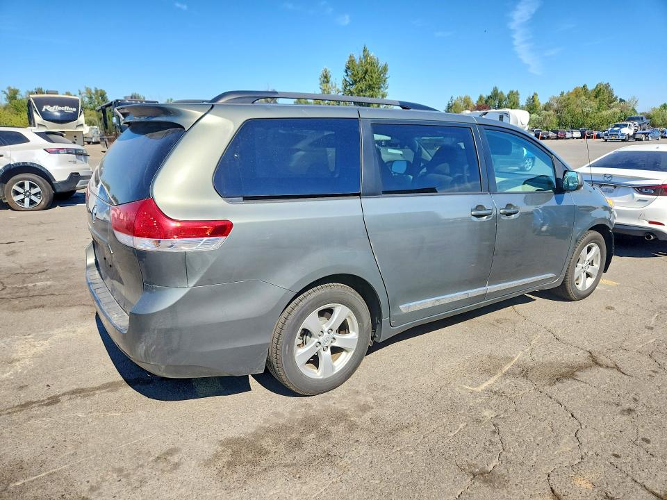 2013 Toyota Sienna მანქანა იყიდება აუქციონზე, vin: 5TDKK3DC4DS299214, აუქციონის ნომერი: 66522816